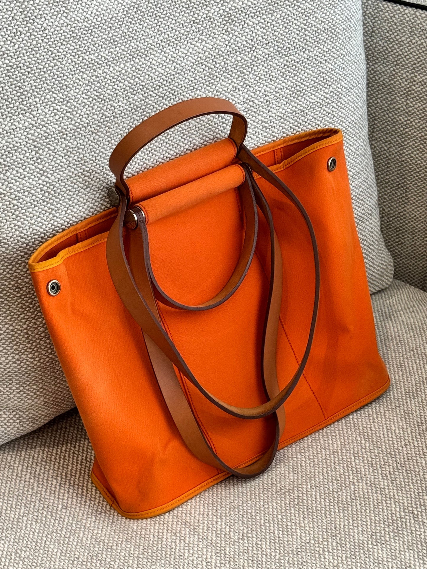 HERMÈS Cabag Elan 39 Tote Bag – Orange Canvas & Leather