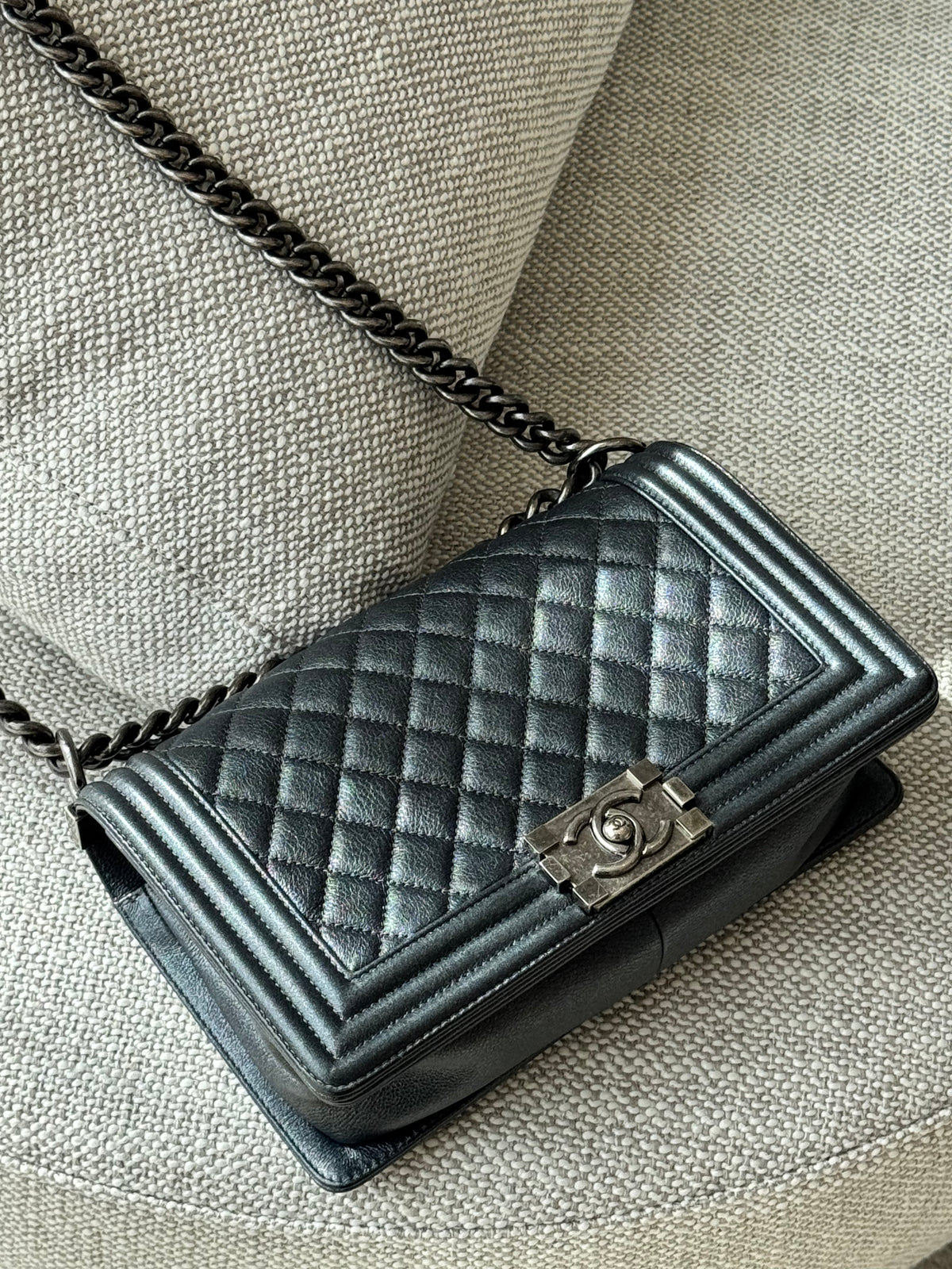 Chanel Boy Chanel Medium – Grey Quilted Leather