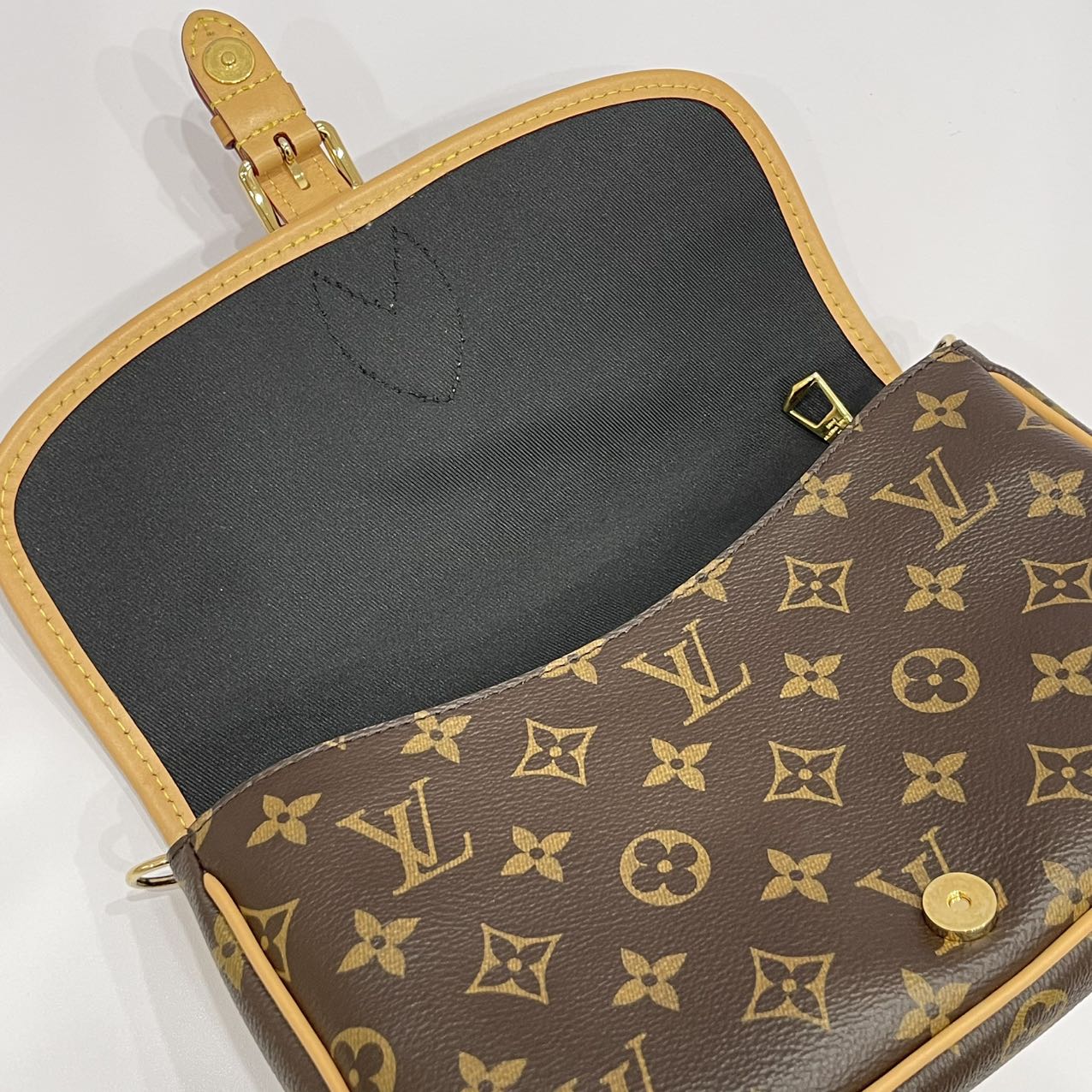 Louis Vuitton Diane Monogram Canvas Fuchsia GHW