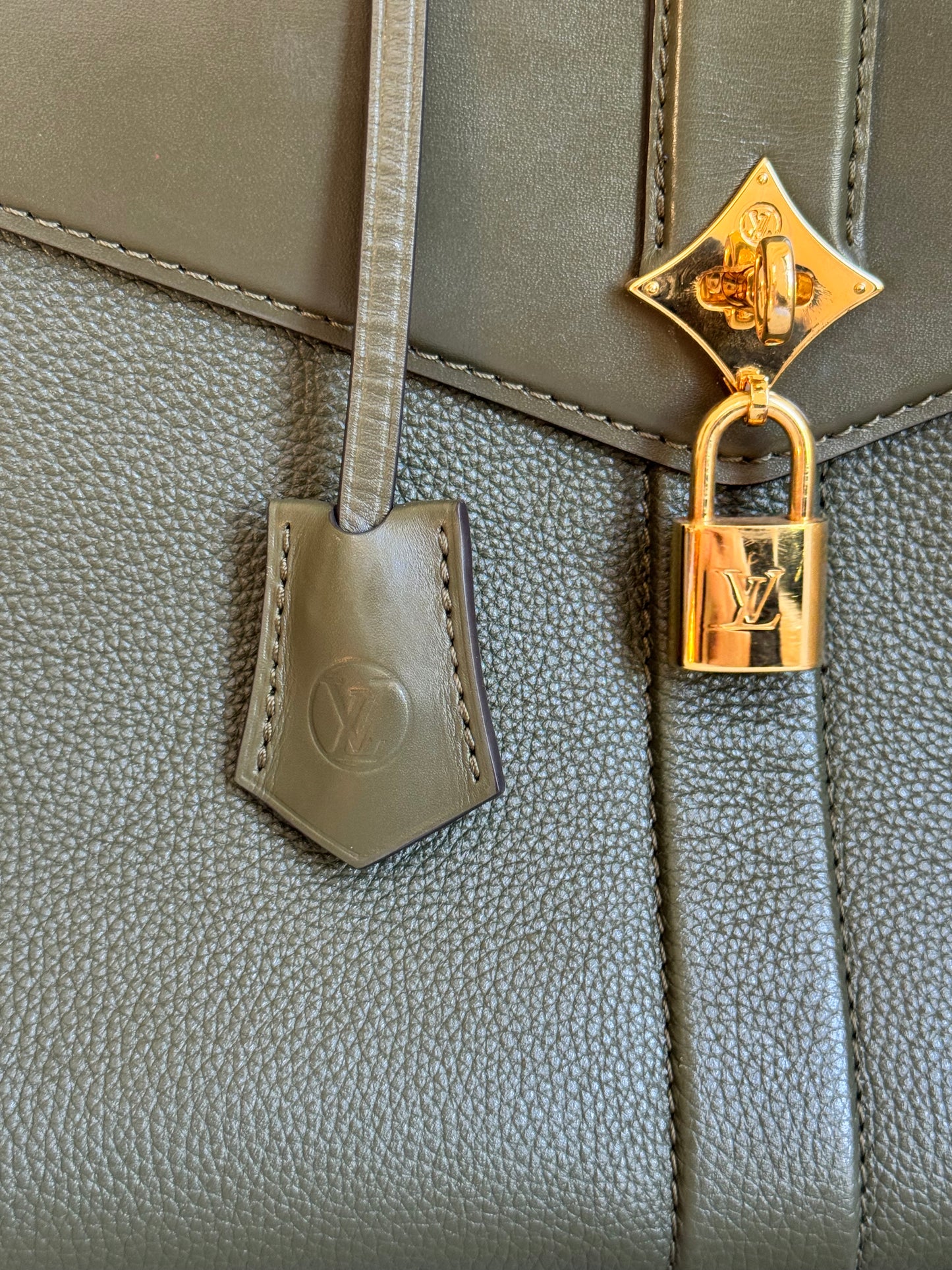 LOUIS VUITTON Rose des Vents MM – Green Calfskin Leather