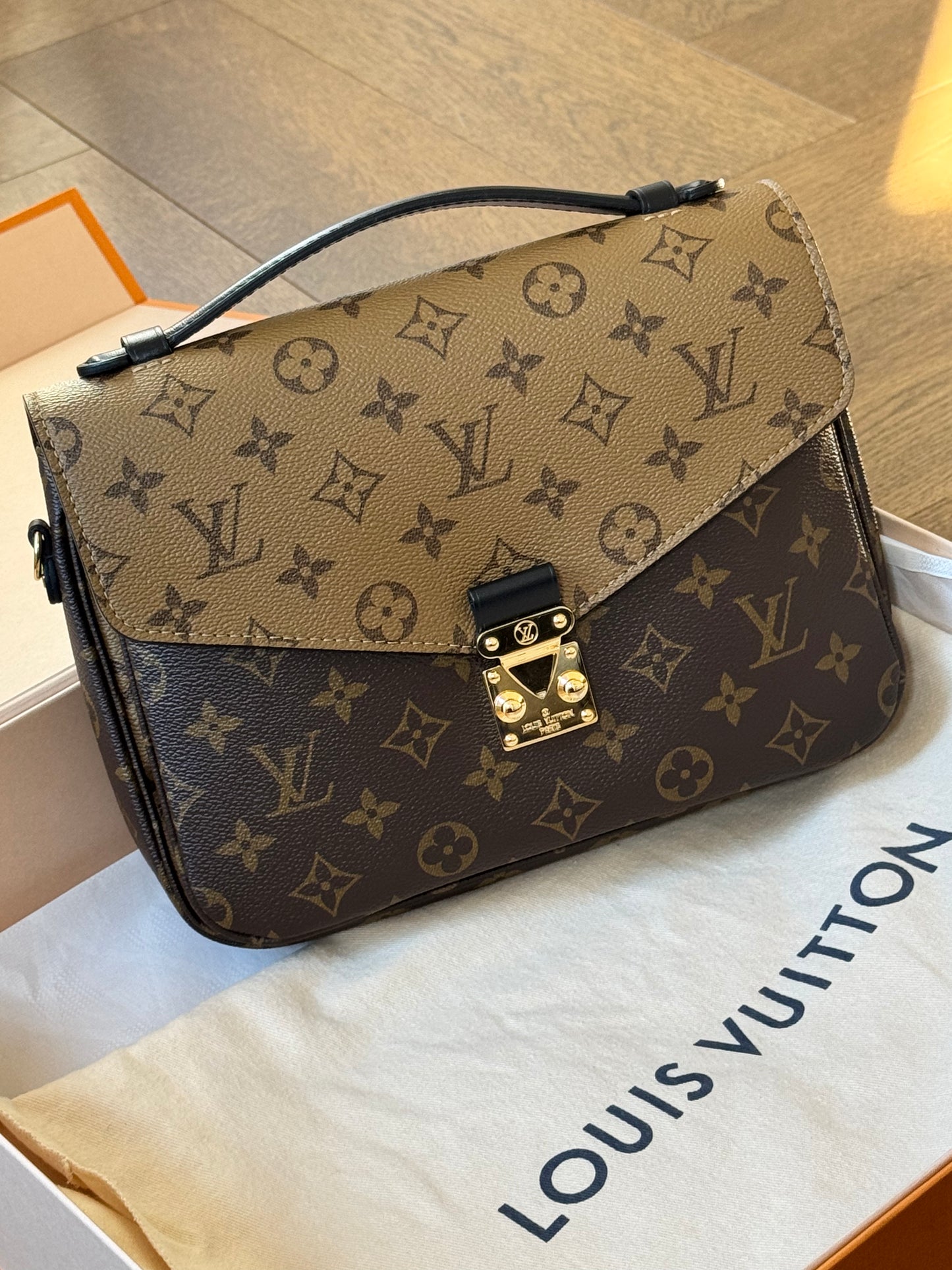 Louis Vuitton Monogram Reverse Pochette Métis