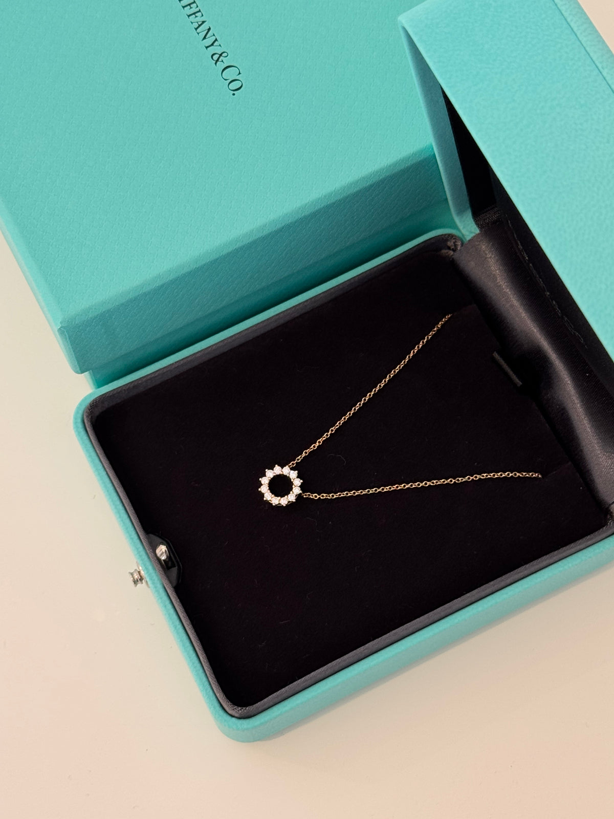 Tiffany & Co. Sunflower Pendant Necklace – Mini, Diamond, 18K Gold