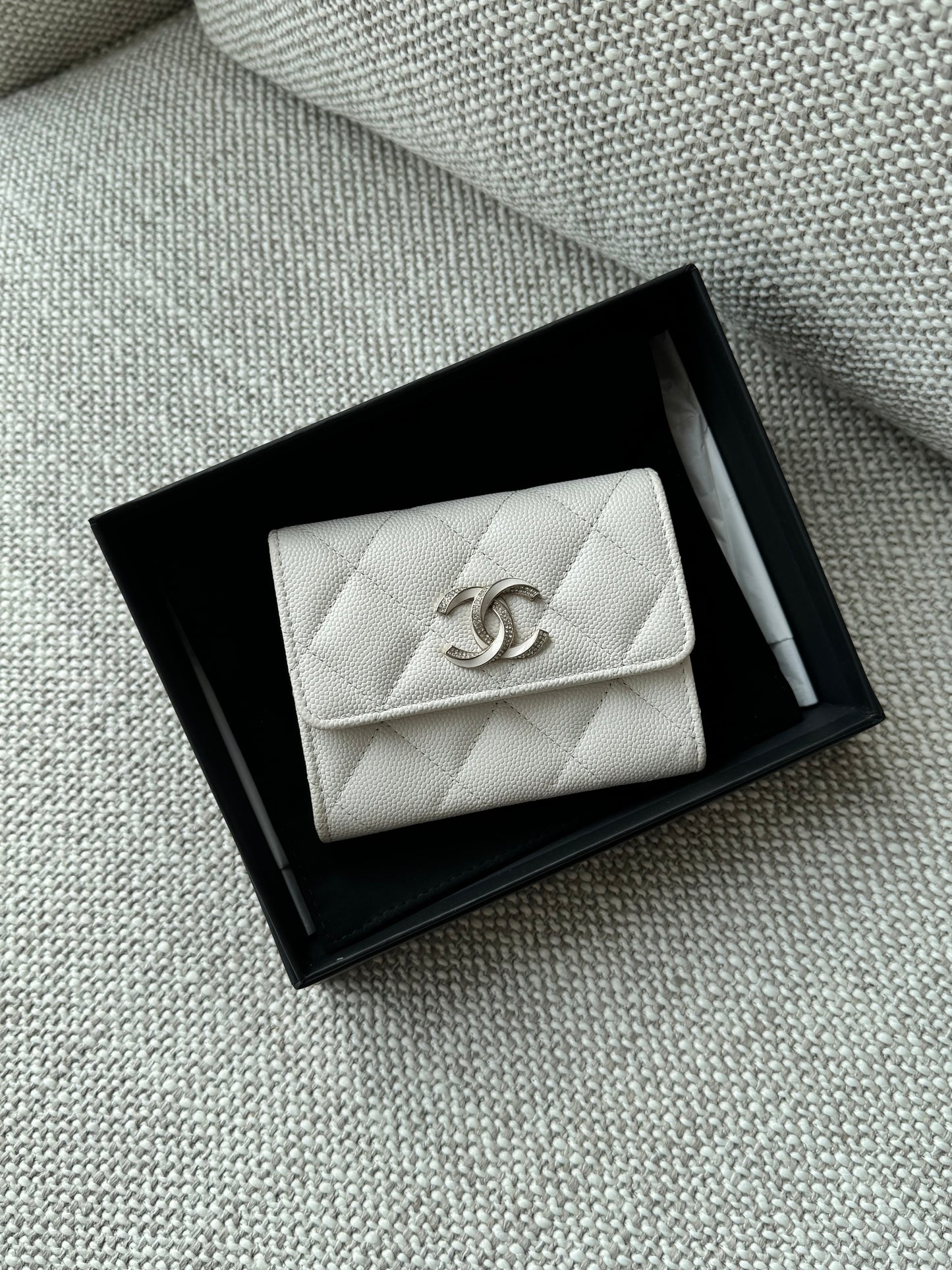 Classic Flap Card Holder – White Caviar Leather