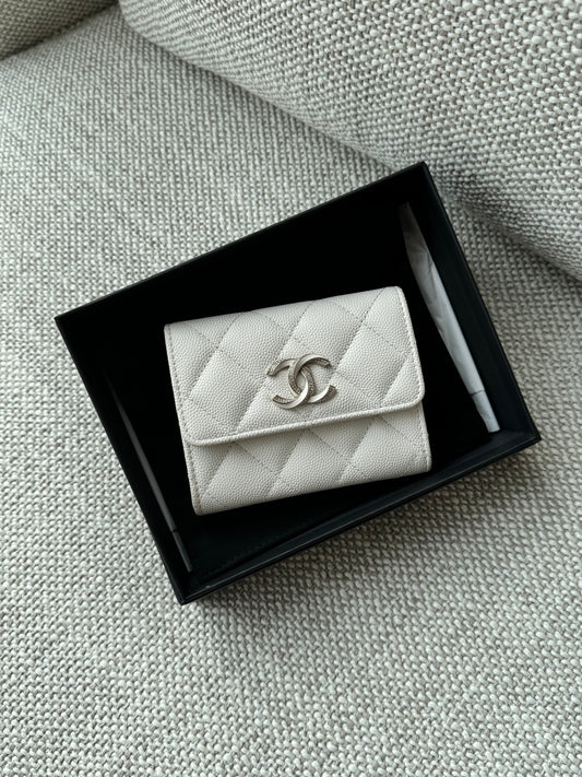 Classic Flap Card Holder – White Caviar Leather