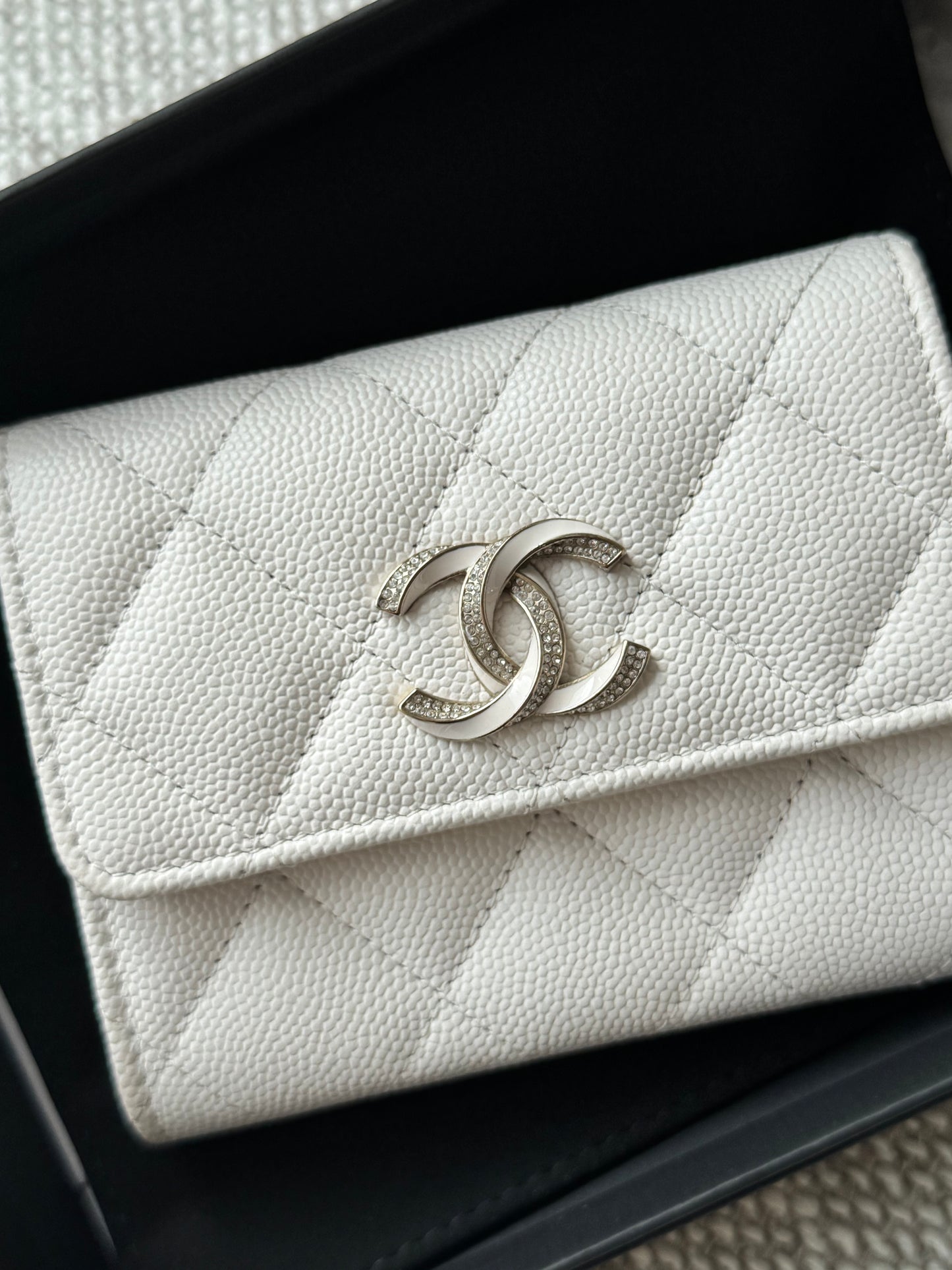 Classic Flap Card Holder – White Caviar Leather
