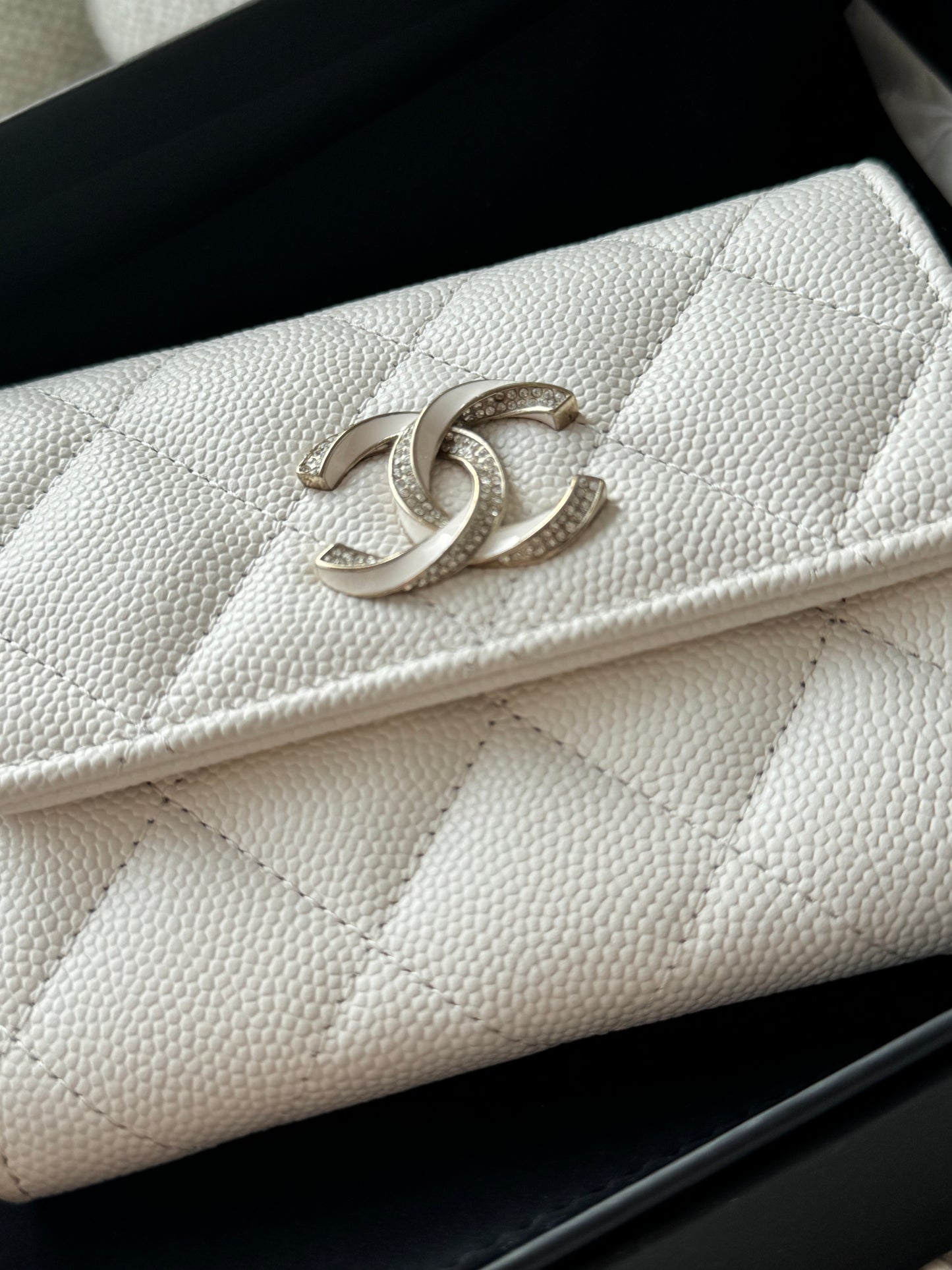 Classic Flap Card Holder – White Caviar Leather