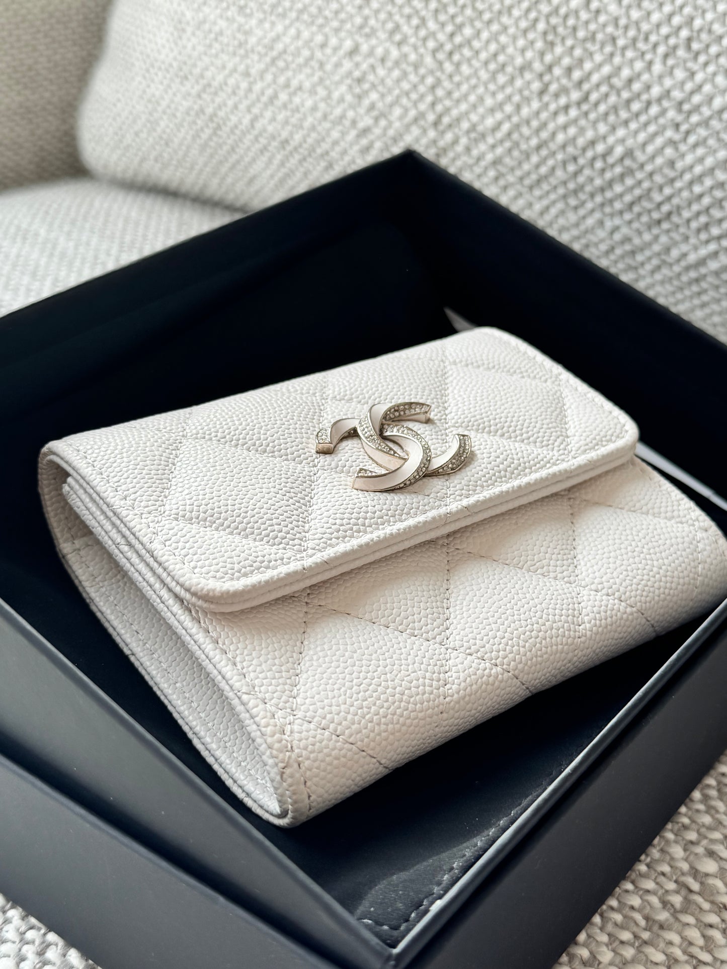 Classic Flap Card Holder – White Caviar Leather