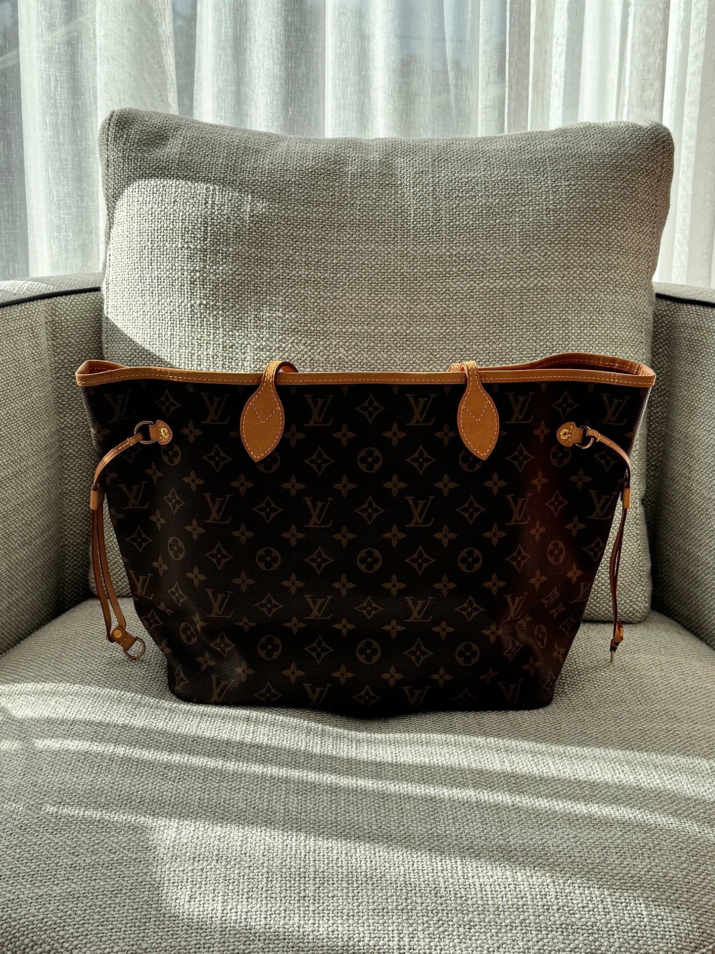 Louis Vuitton Neverfull MM in Monogram Canvas with Red Interior