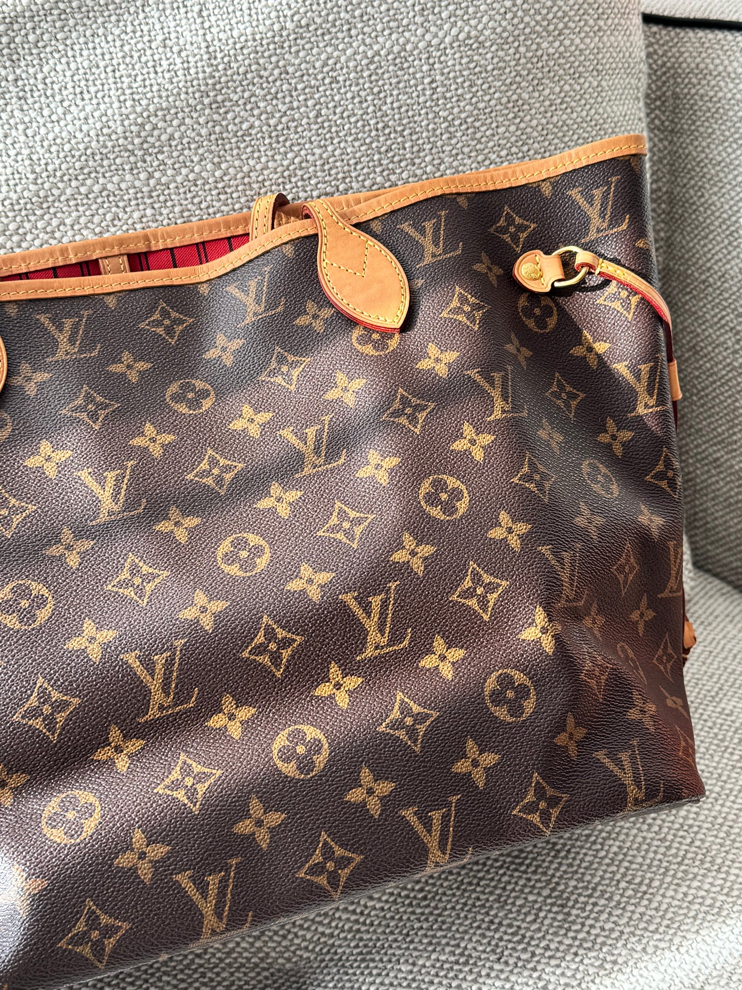 Louis Vuitton Neverfull MM in Monogram Canvas with Red Interior