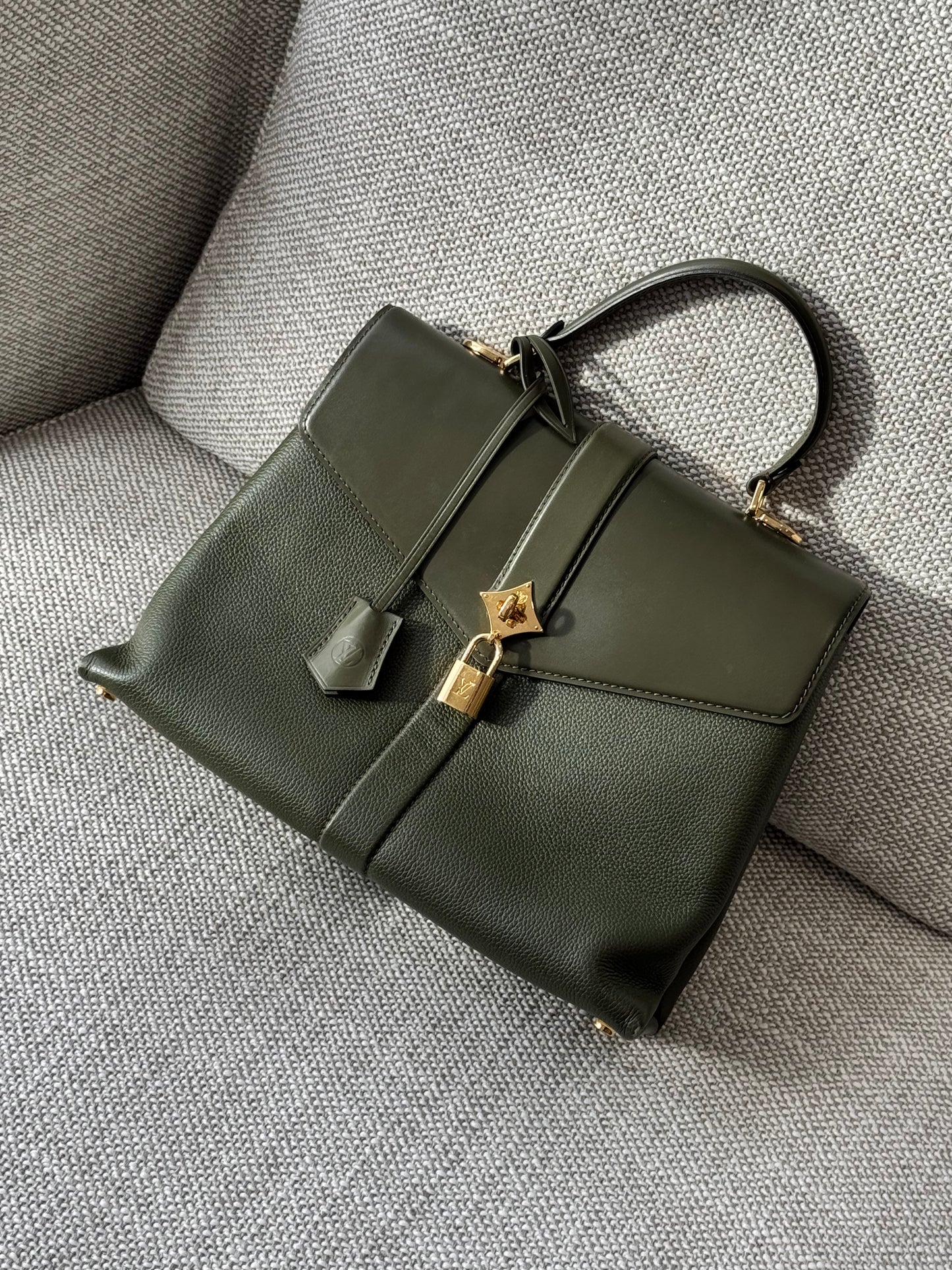 LOUIS VUITTON Rose des Vents MM – Green Calfskin Leather