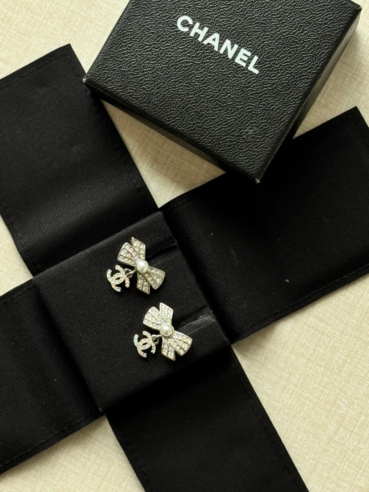 Chanel CC Bow Pearl Crystal Earrings Silver Tone Full Set