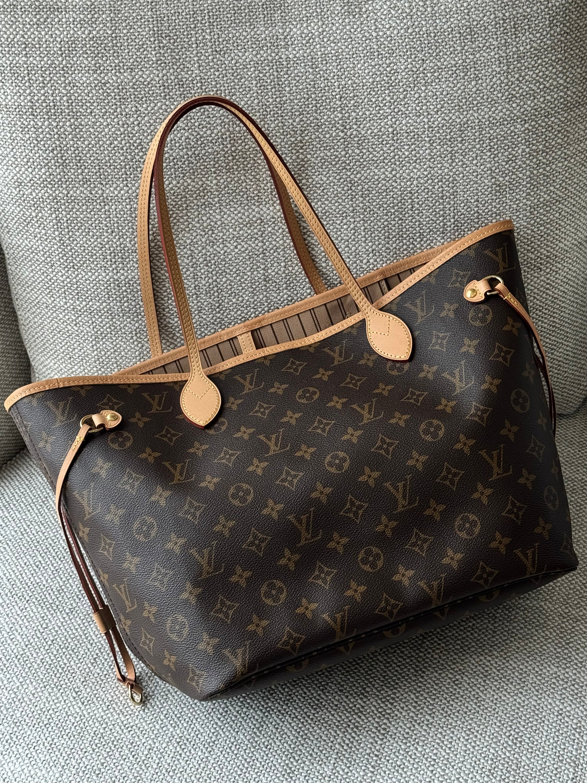 Louis Vuitton Neverfull MM Monogram Tote Bag