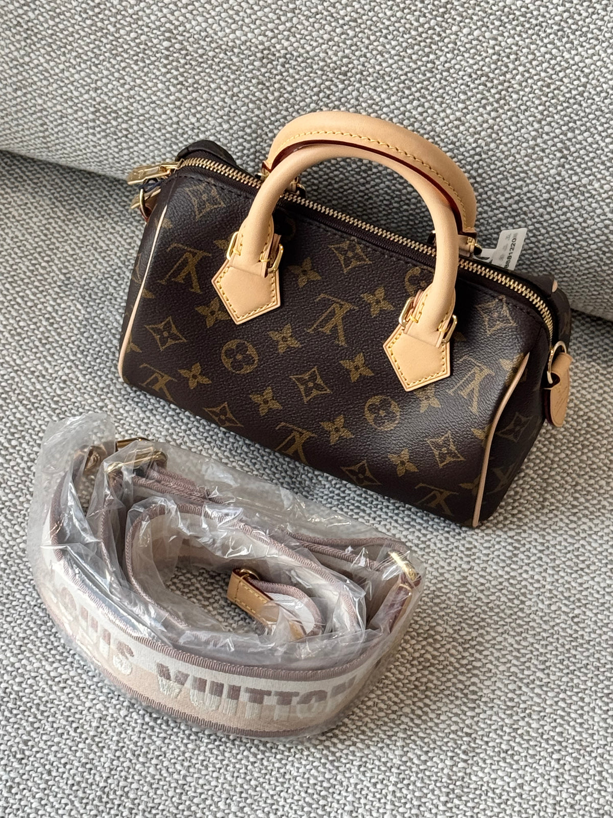 Louis Vuitton Speedy Bandoulière 20 Monogram Canvas