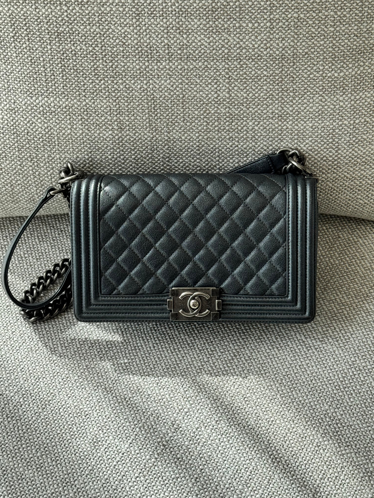 Chanel Boy Chanel Medium – Grey Quilted Leather