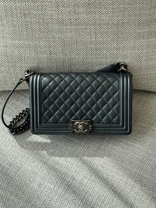 Chanel Boy Chanel Medium – Grey Quilted Leather