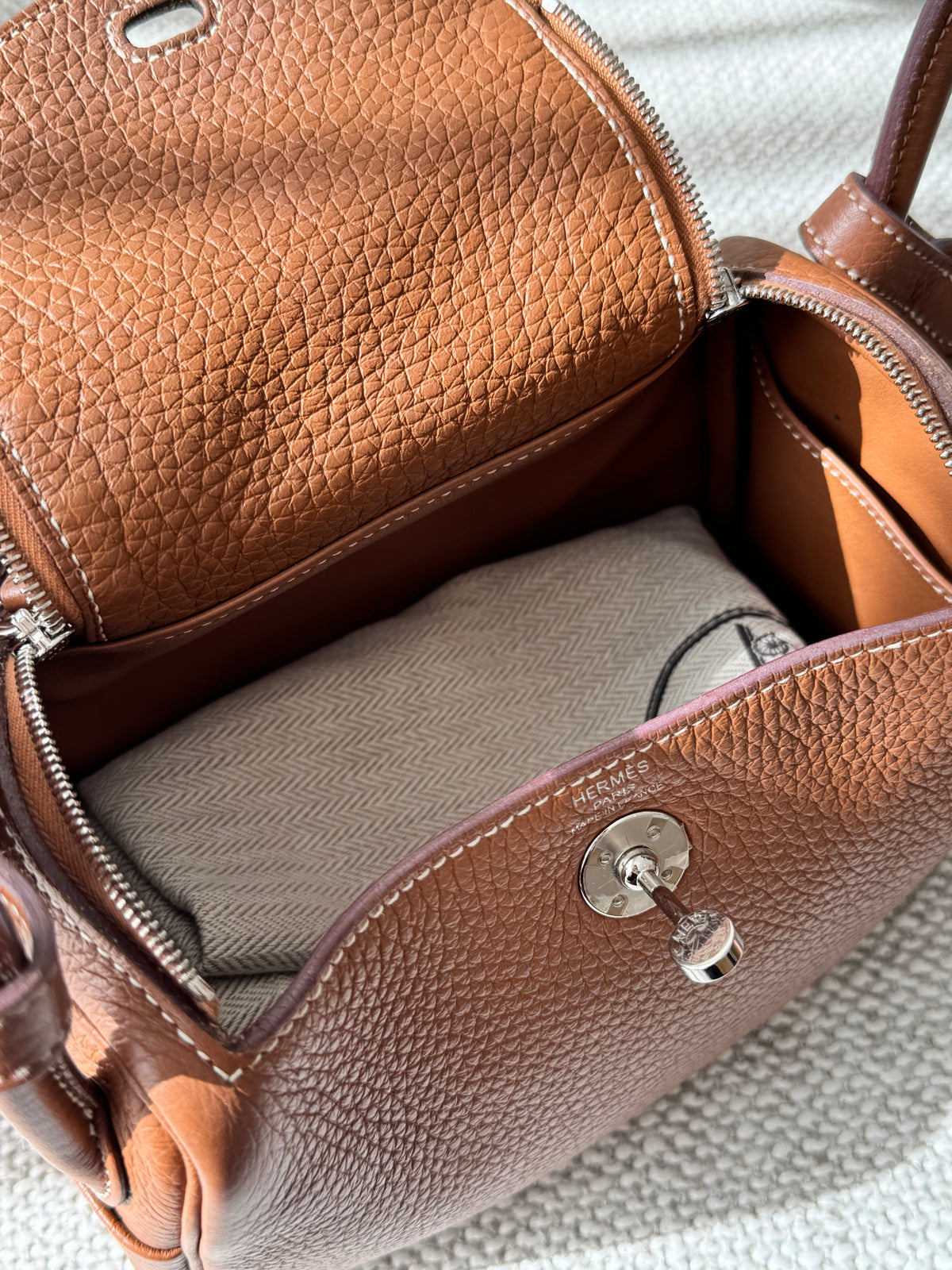 Hermès Mini Lindy 20 – Gold Clemence Leather, Palladium Hardware, B Stamp