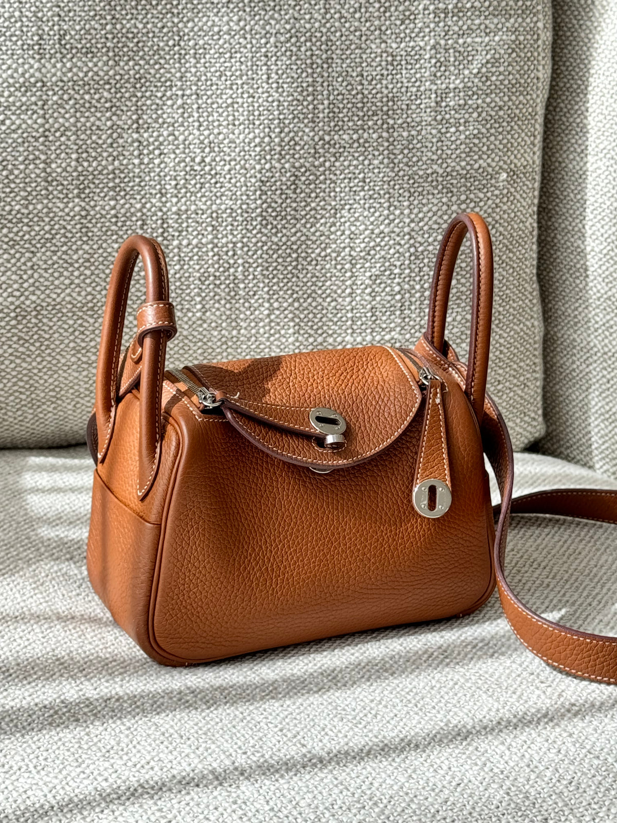 Hermès Mini Lindy 20 – Gold Clemence Leather, Palladium Hardware, B Stamp